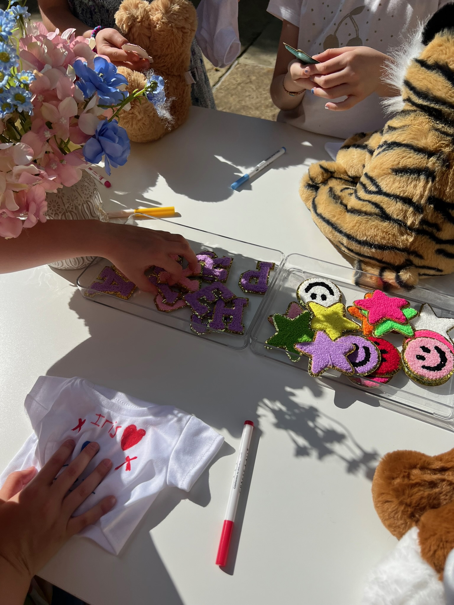 Workshop table styling at a Wonder & Dash kids' party